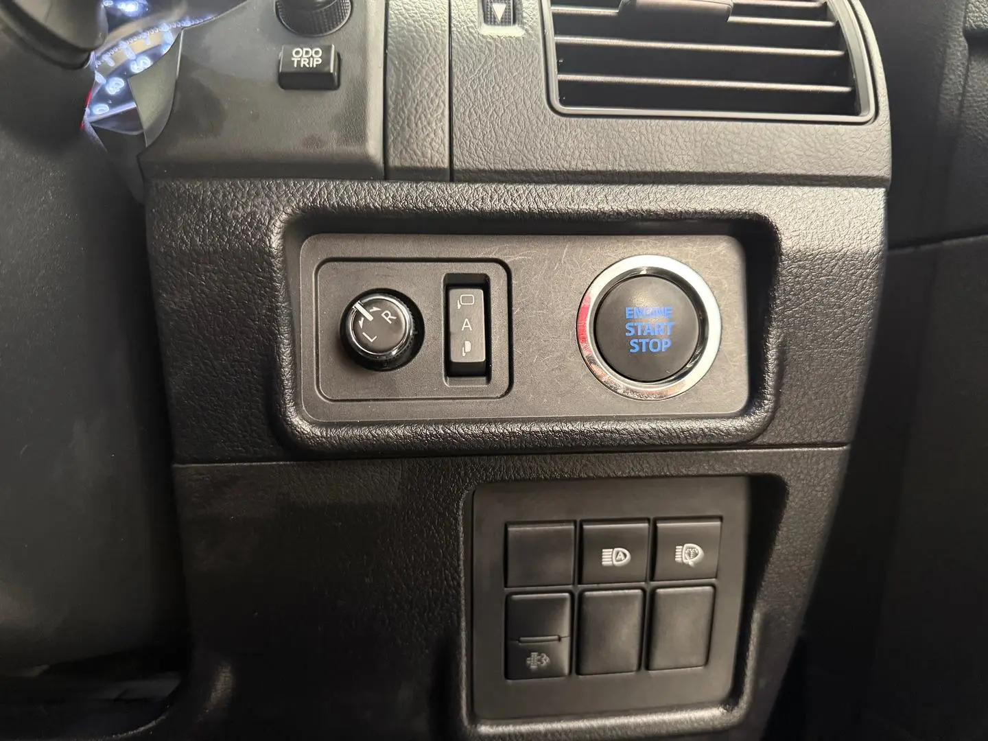 2022 Toyota Landcruiser Prado Gallery Image 28