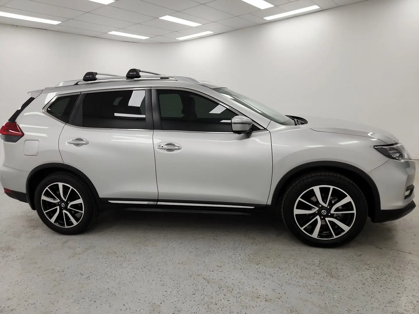 2022 Nissan X-TRAIL Gallery Image 2