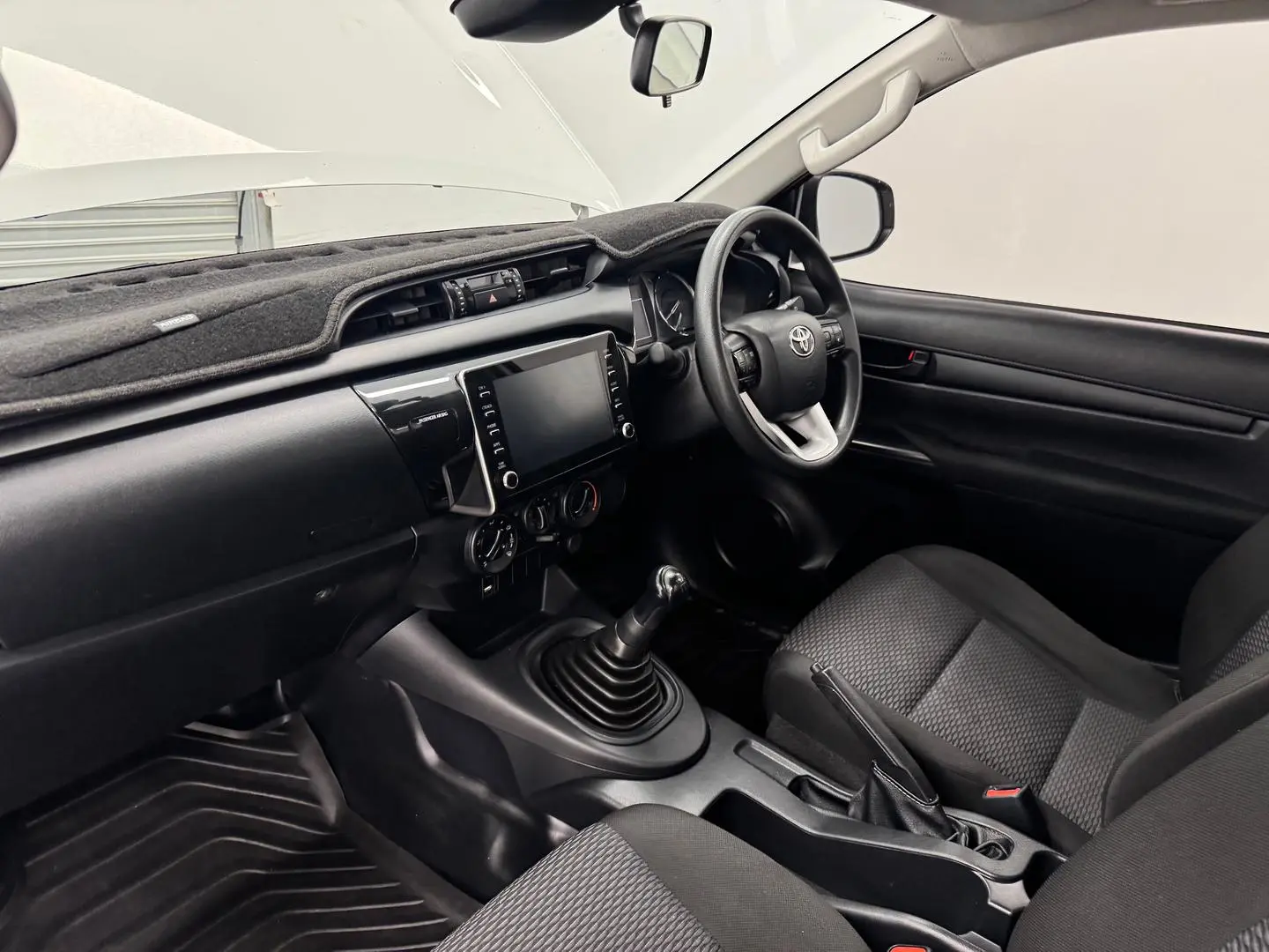 2020 Toyota Hilux Gallery Image 23