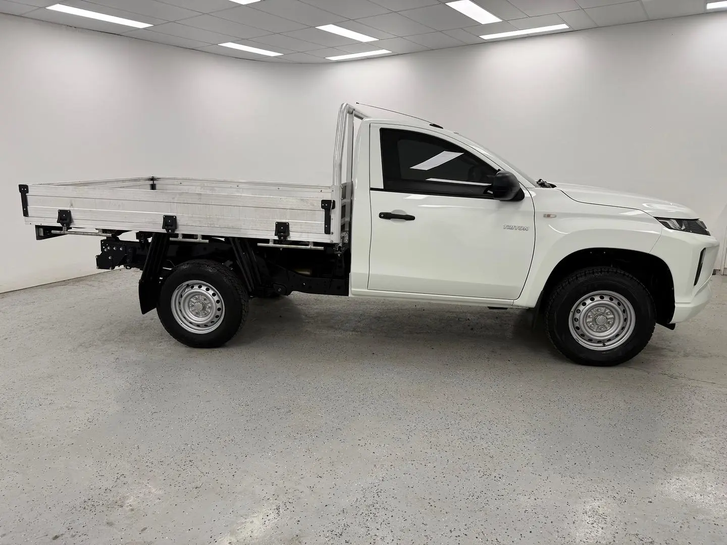 2022 Mitsubishi Triton Gallery Image 2