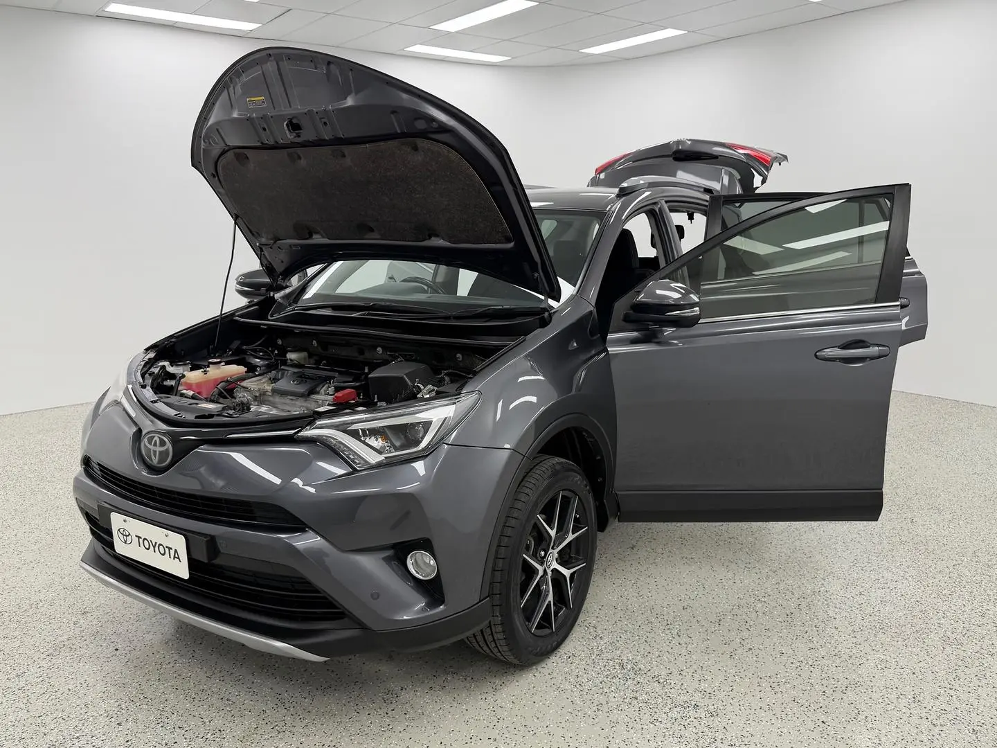 2018 Toyota RAV4 Gallery Image 16