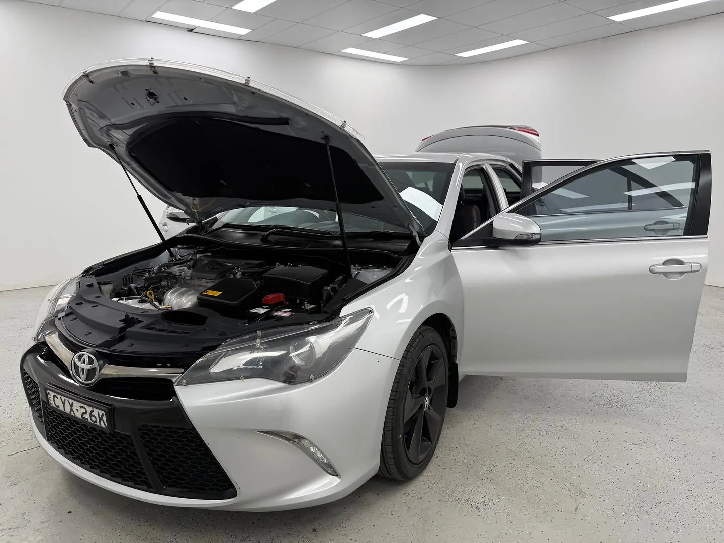 2015 Toyota Camry Gallery Image 8