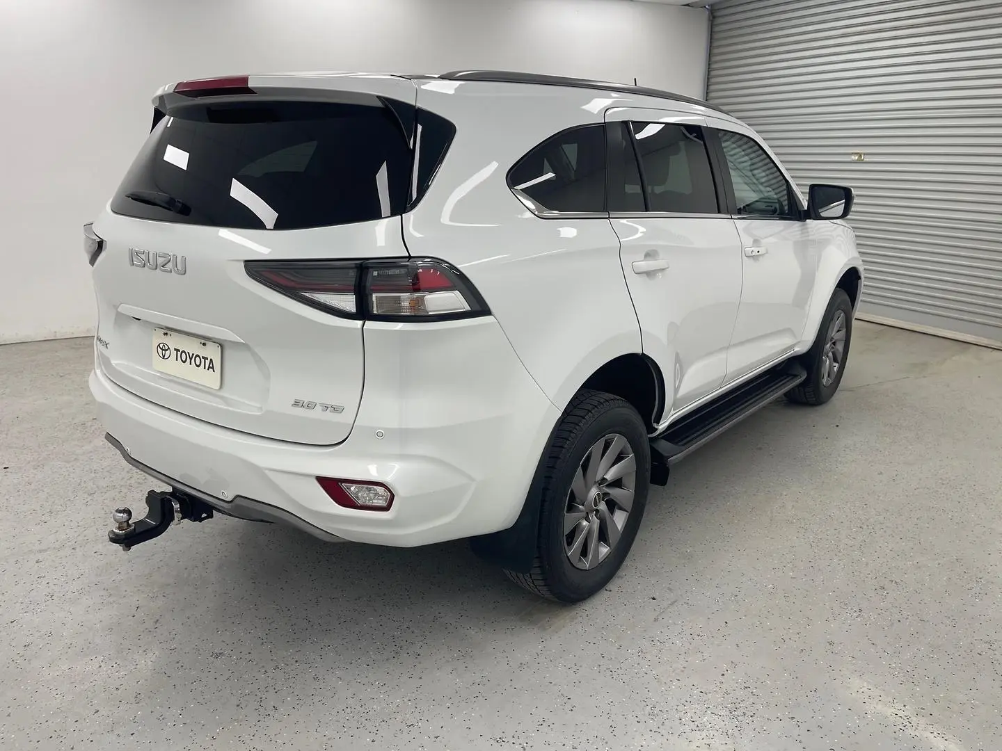 2021 Isuzu MU-X Gallery Image 3