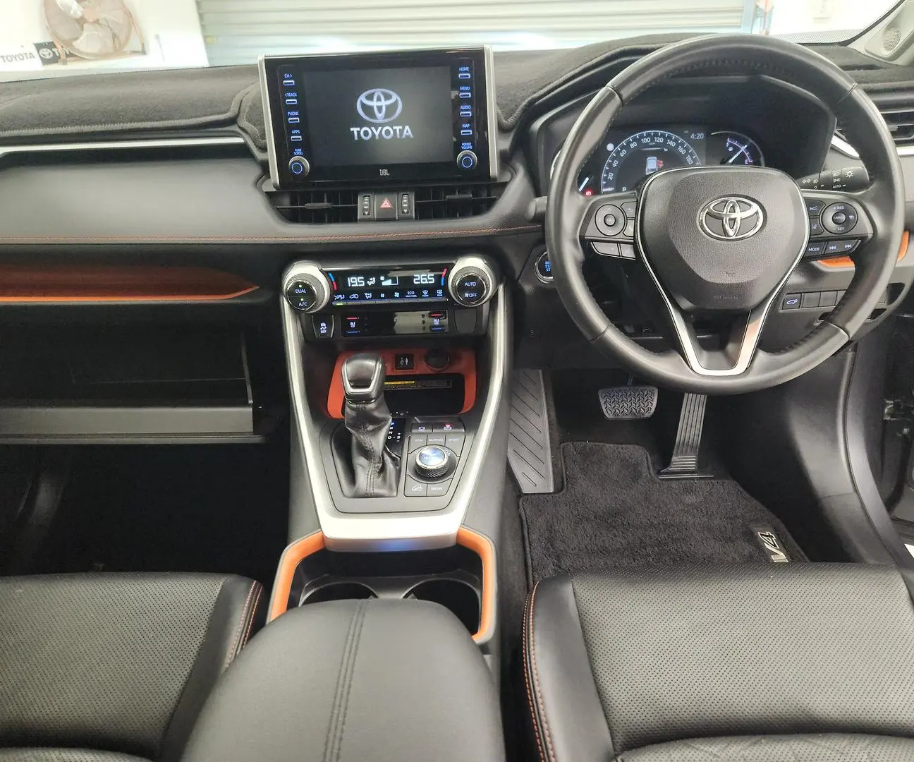 2019 Toyota RAV4 Gallery Image 24