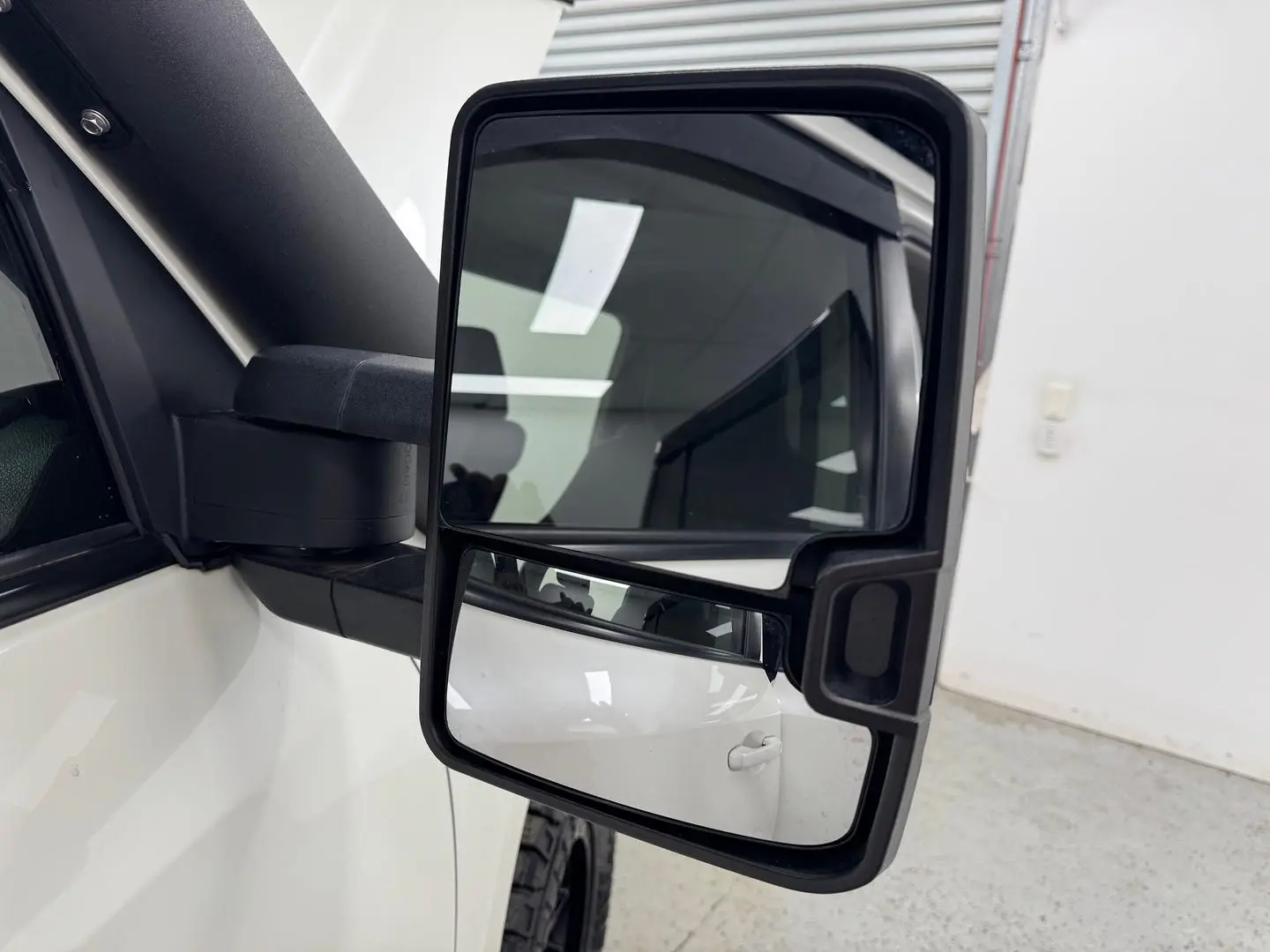 2017 Toyota Landcruiser Gallery Image 21