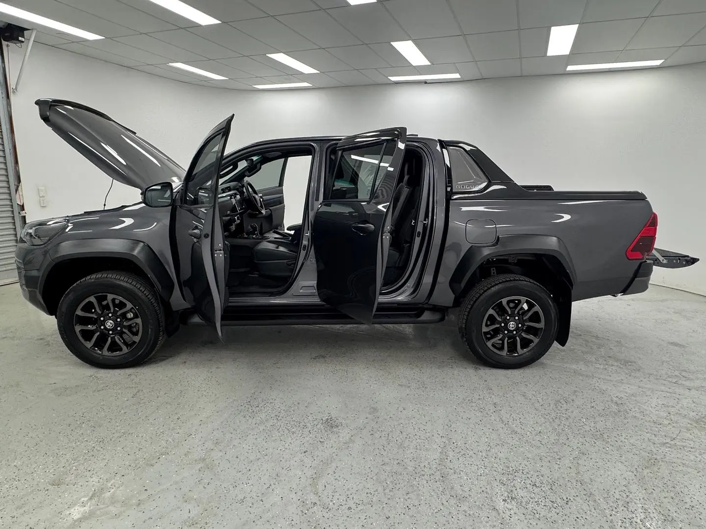 2023 Toyota Hilux Gallery Image 13