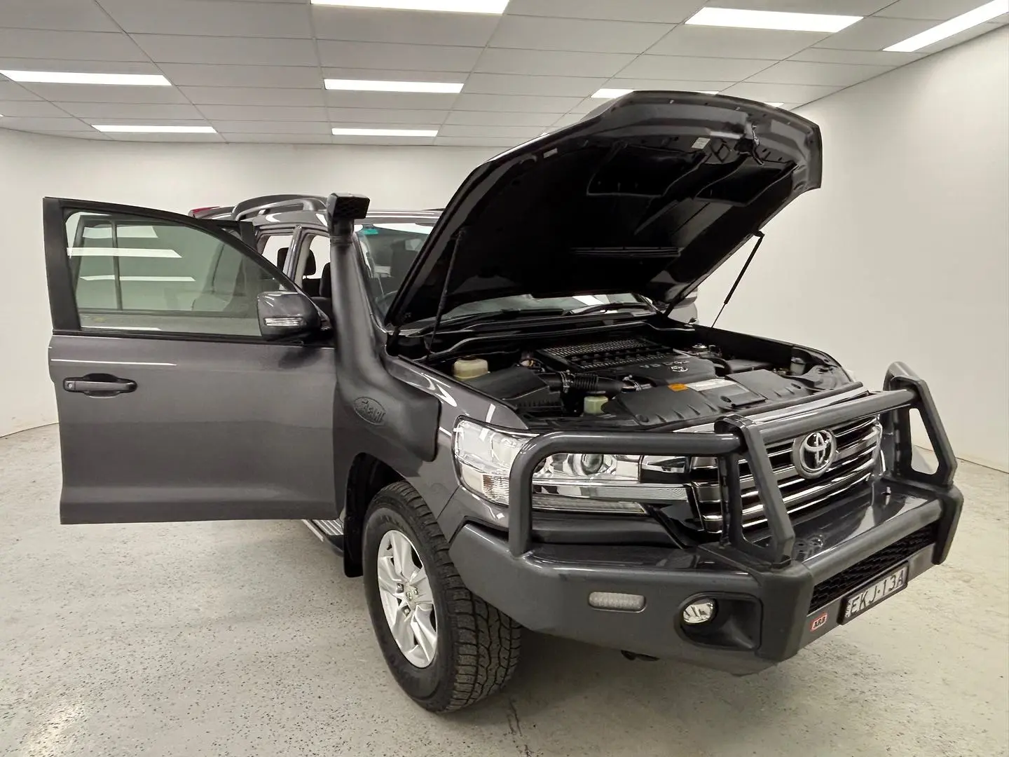 2017 Toyota Landcruiser Gallery Image 8