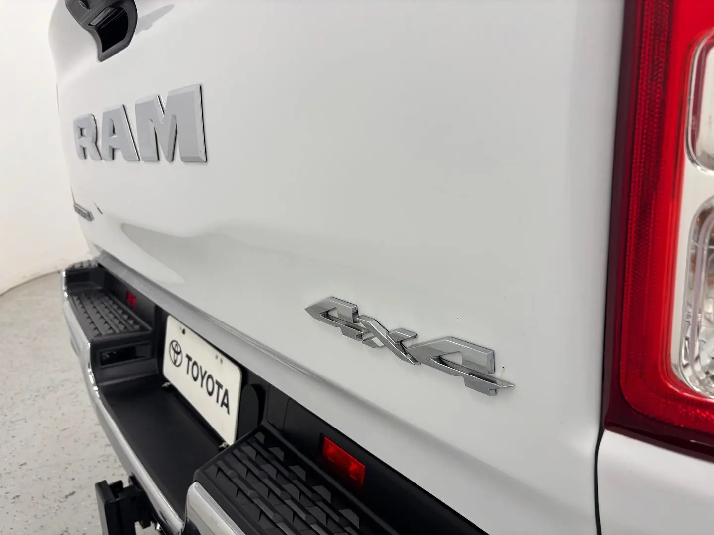 2023 RAM 1500 Gallery Image 18