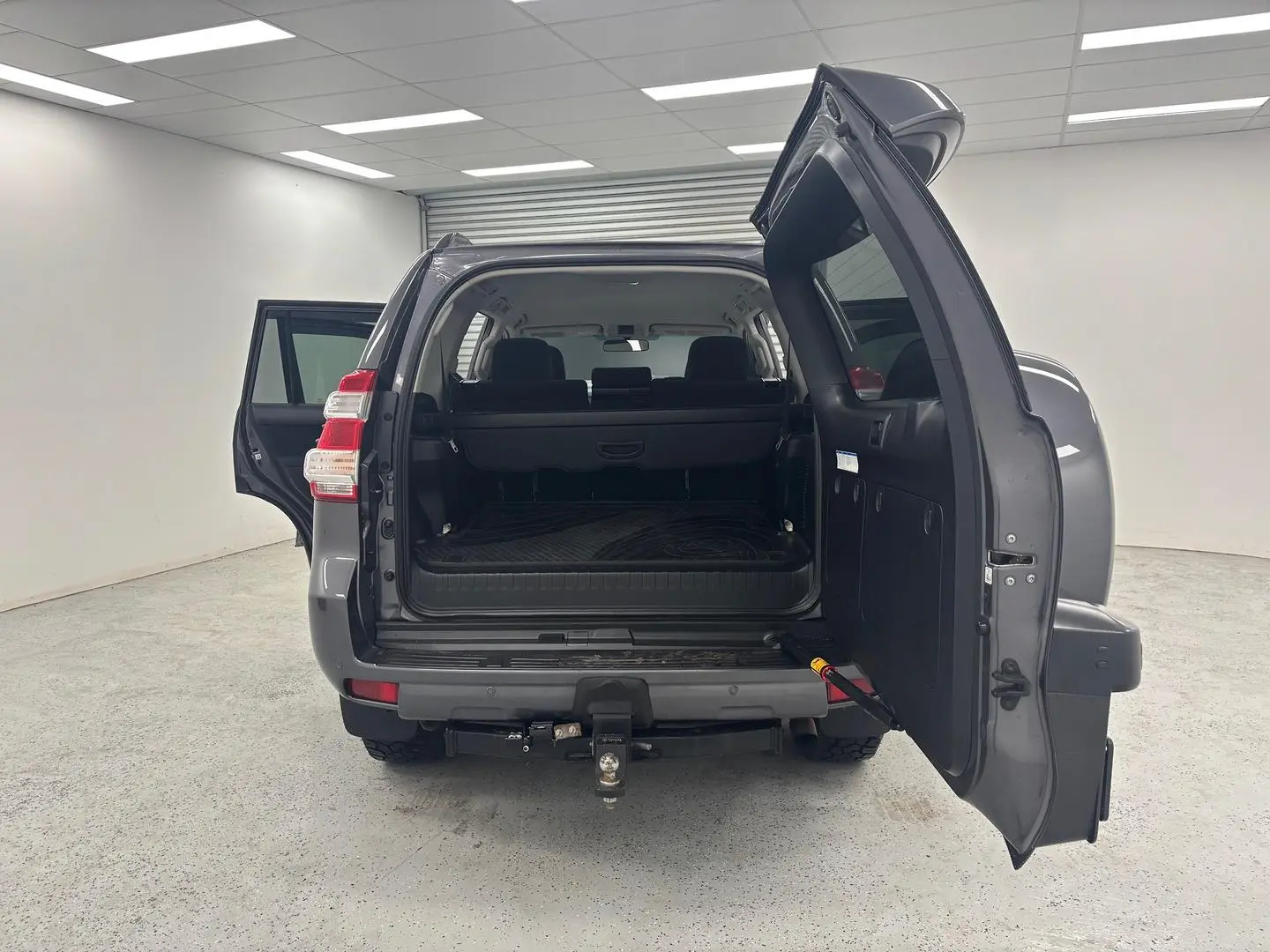2015 Toyota Landcruiser Prado Gallery Image 11