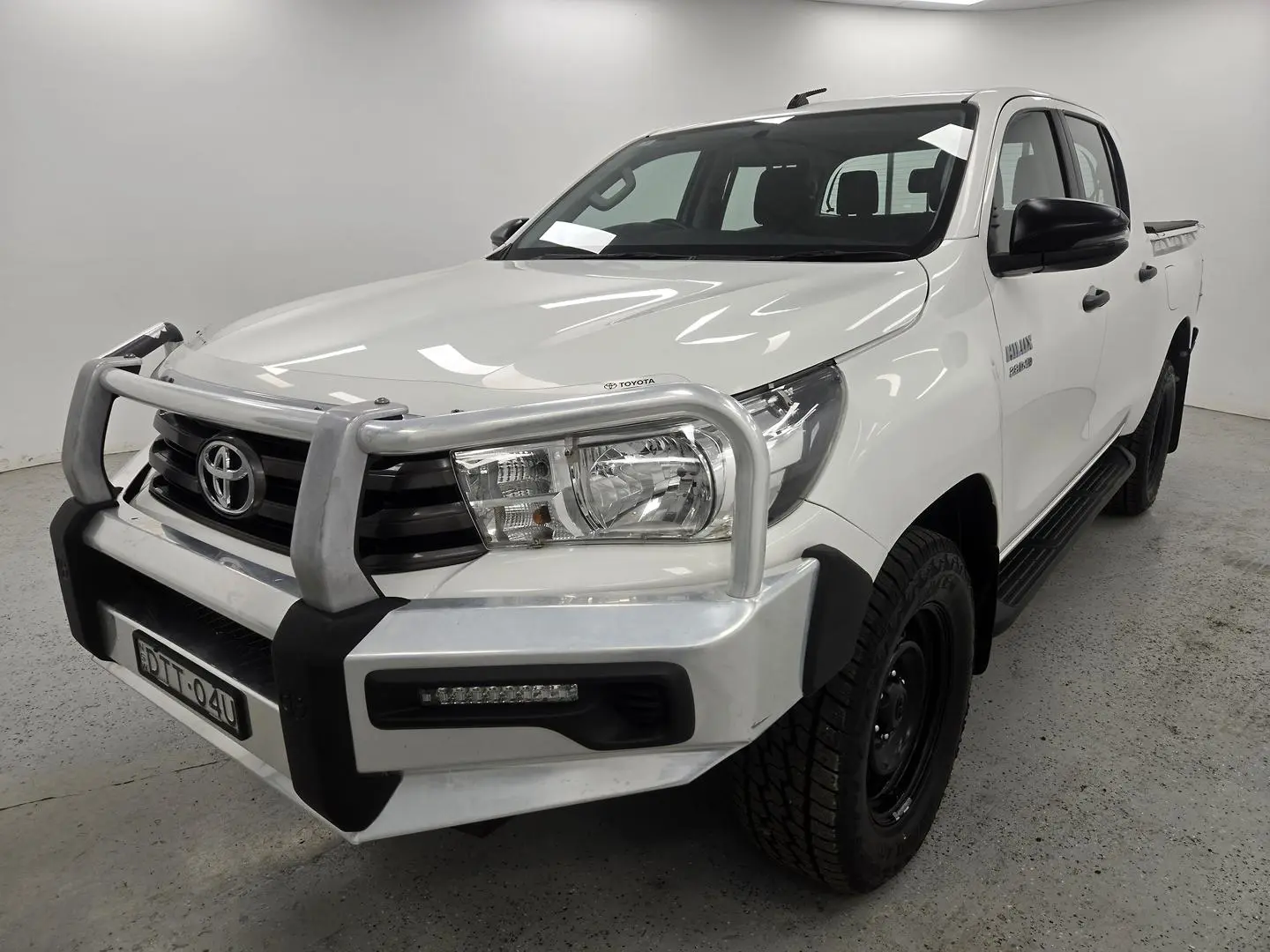 2017 Toyota Hilux Gallery Image 7