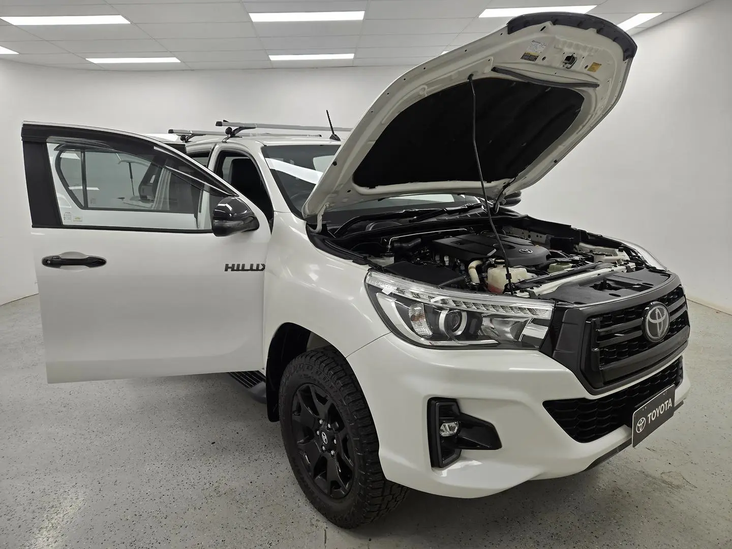 2019 Toyota Hilux Gallery Image 8