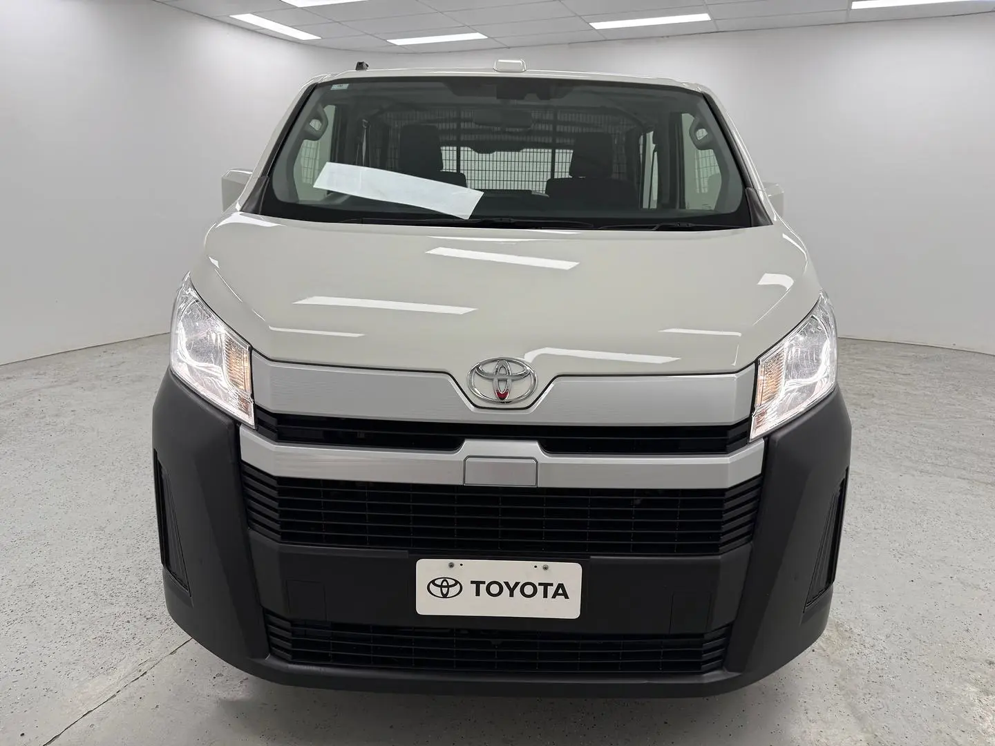 2022 Toyota Hiace Gallery Image 38