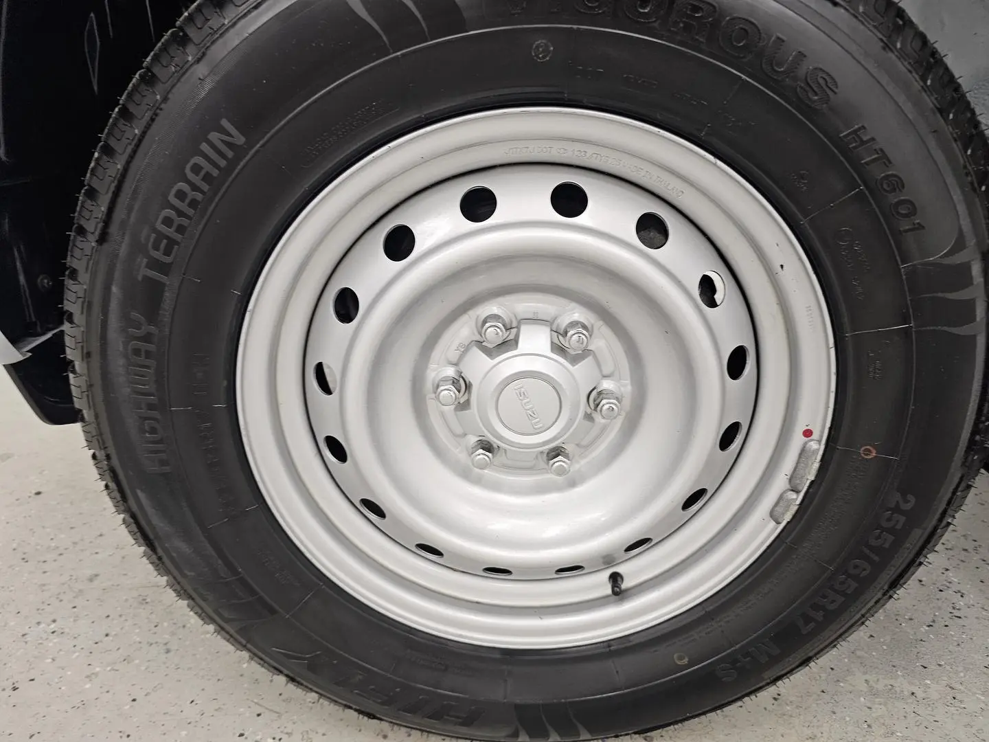 2023 Isuzu D-MAX Gallery Image 10