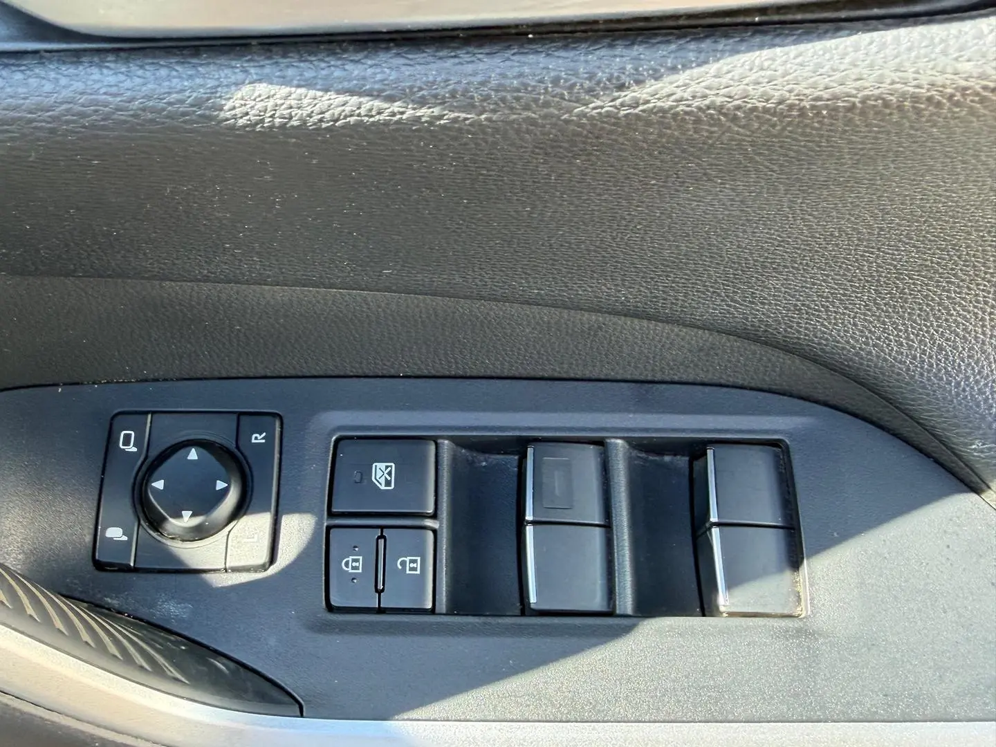 2020 Toyota RAV4 Gallery Image 23