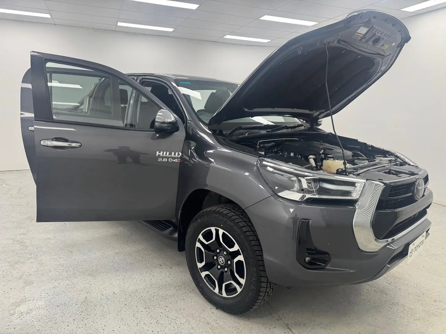 2023 Toyota Hilux Gallery Image 7