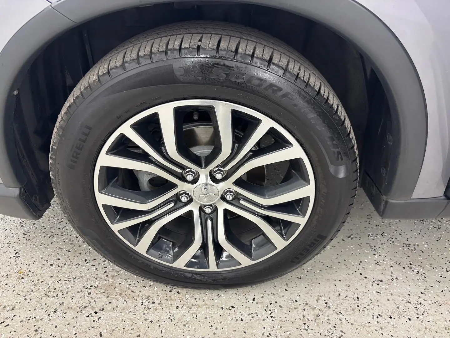 2017 Mitsubishi Outlander Gallery Image 16