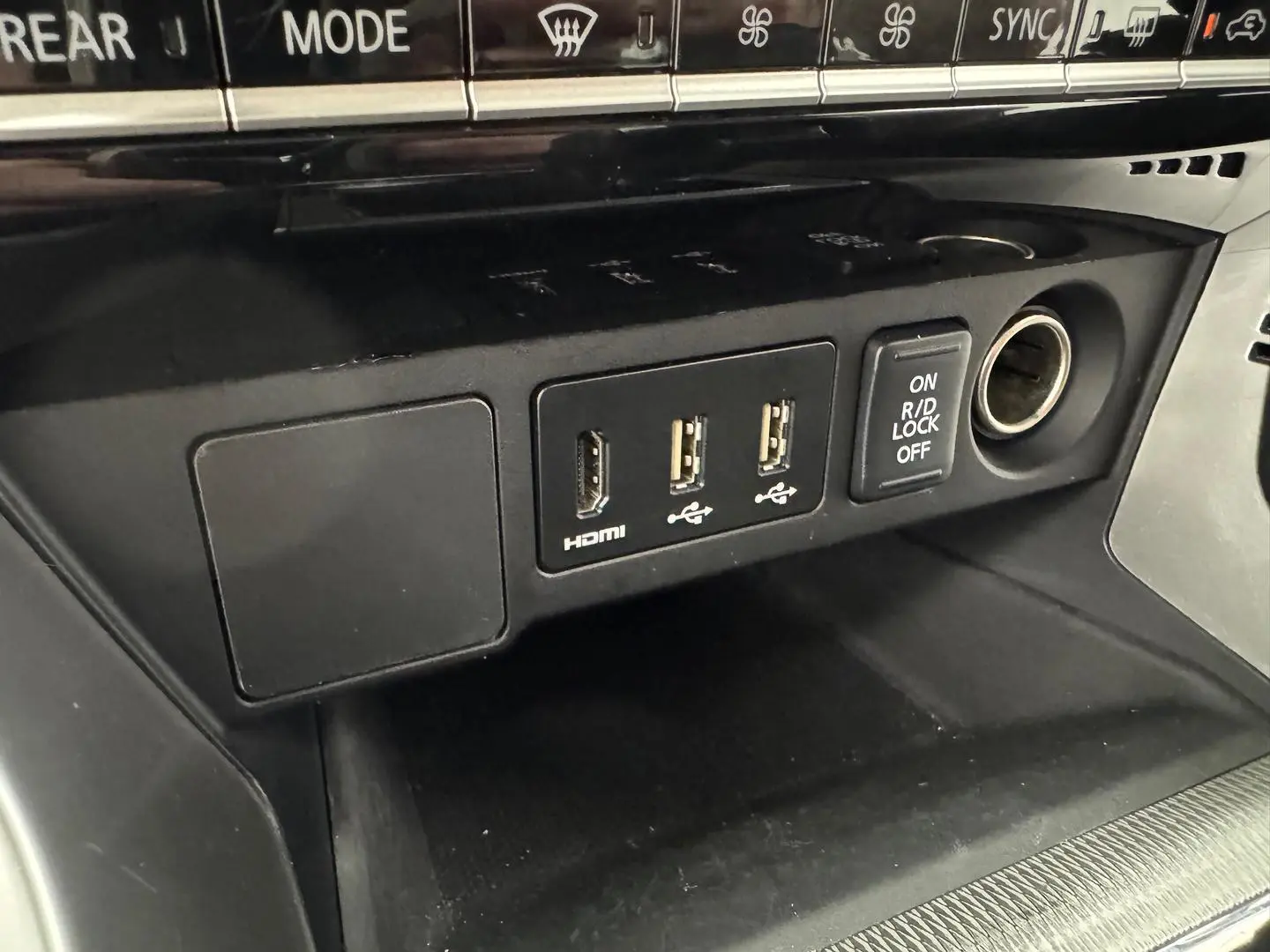 2022 Mitsubishi Pajero Sport Gallery Image 22