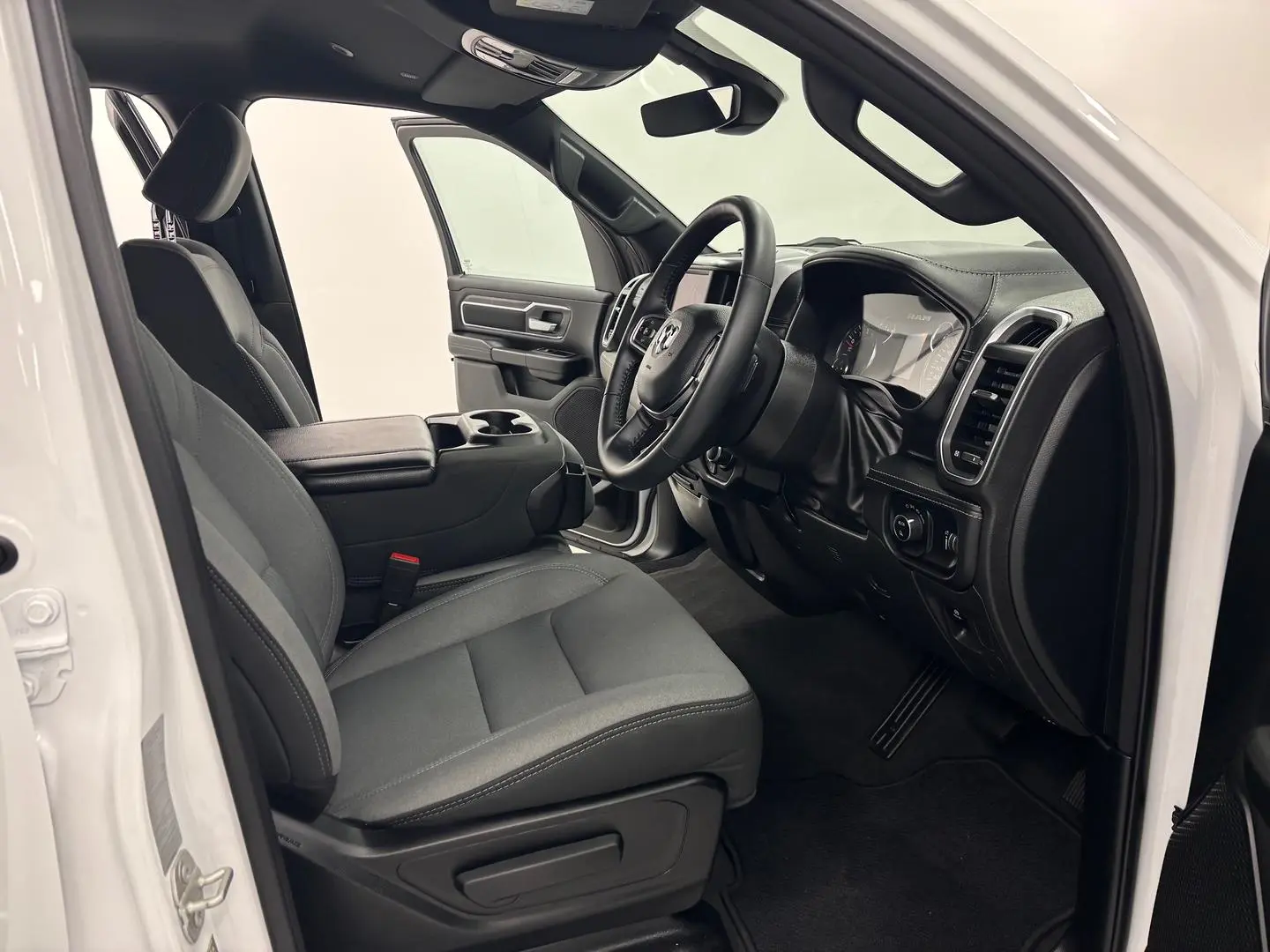 2023 RAM 1500 Gallery Image 23