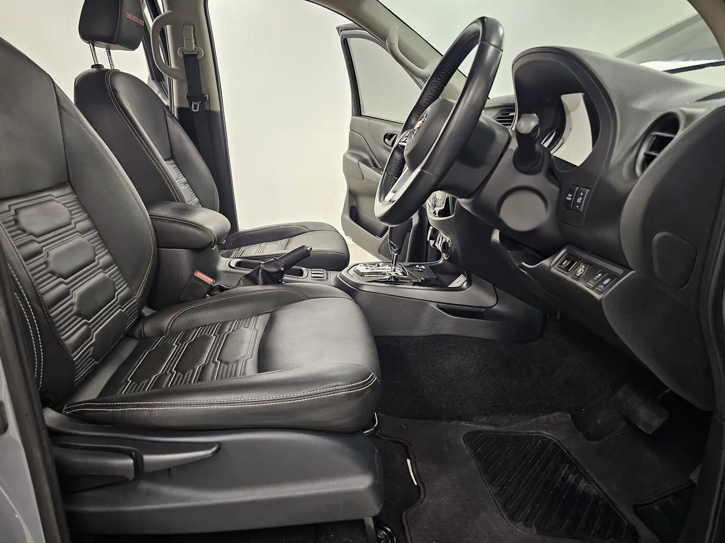 2021 Nissan Navara Gallery Image 22