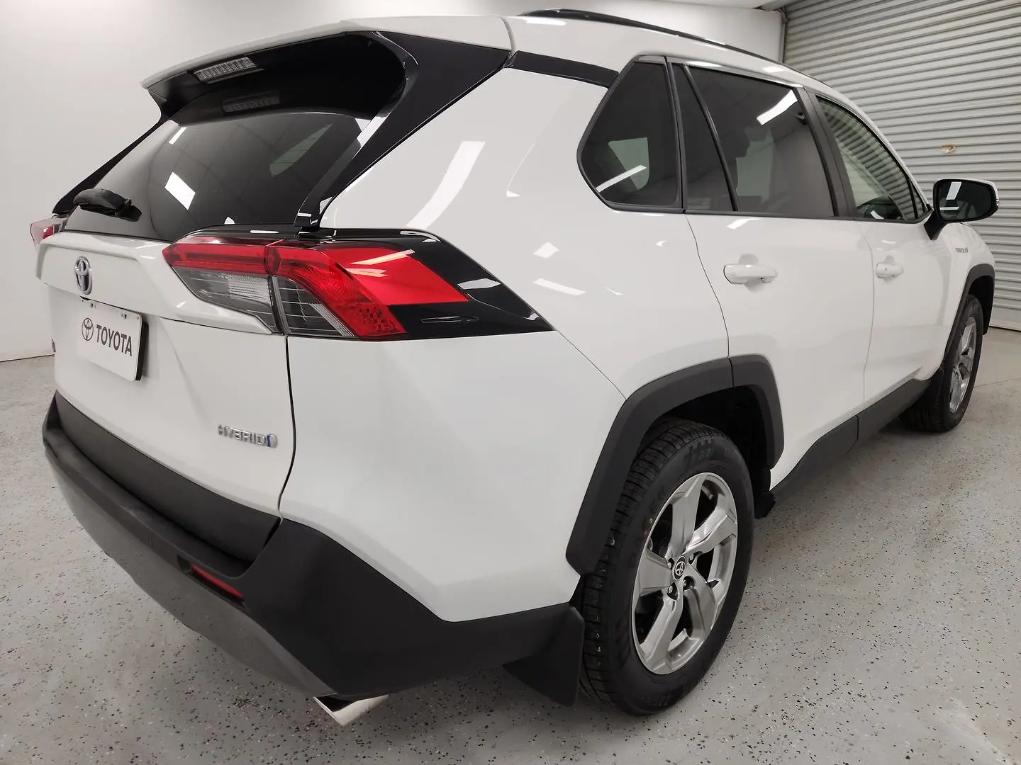 2020 Toyota RAV4 Gallery Image 3