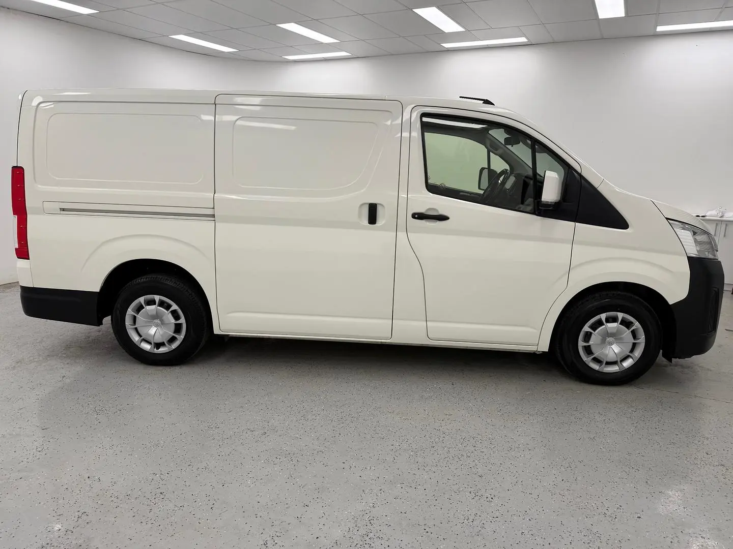 2022 Toyota Hiace Gallery Image 2