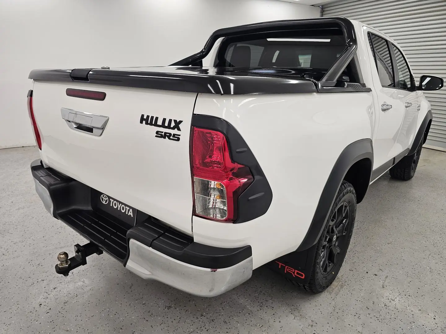 2017 Toyota Hilux Gallery Image 3