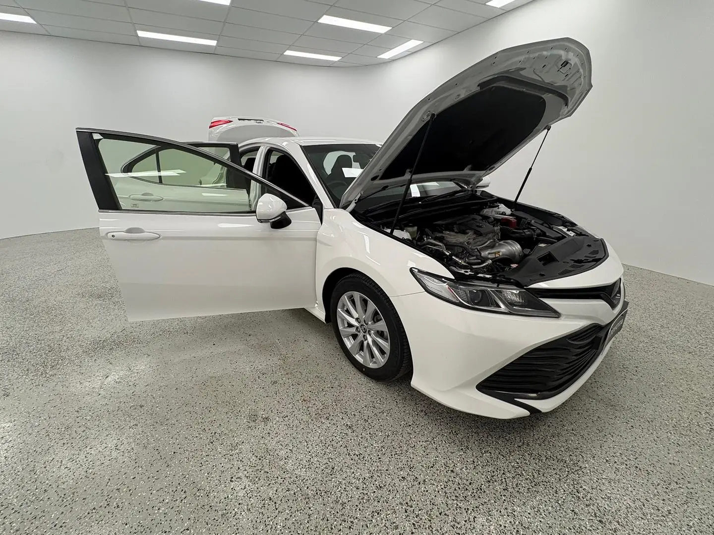 2019 Toyota Camry Gallery Image 9