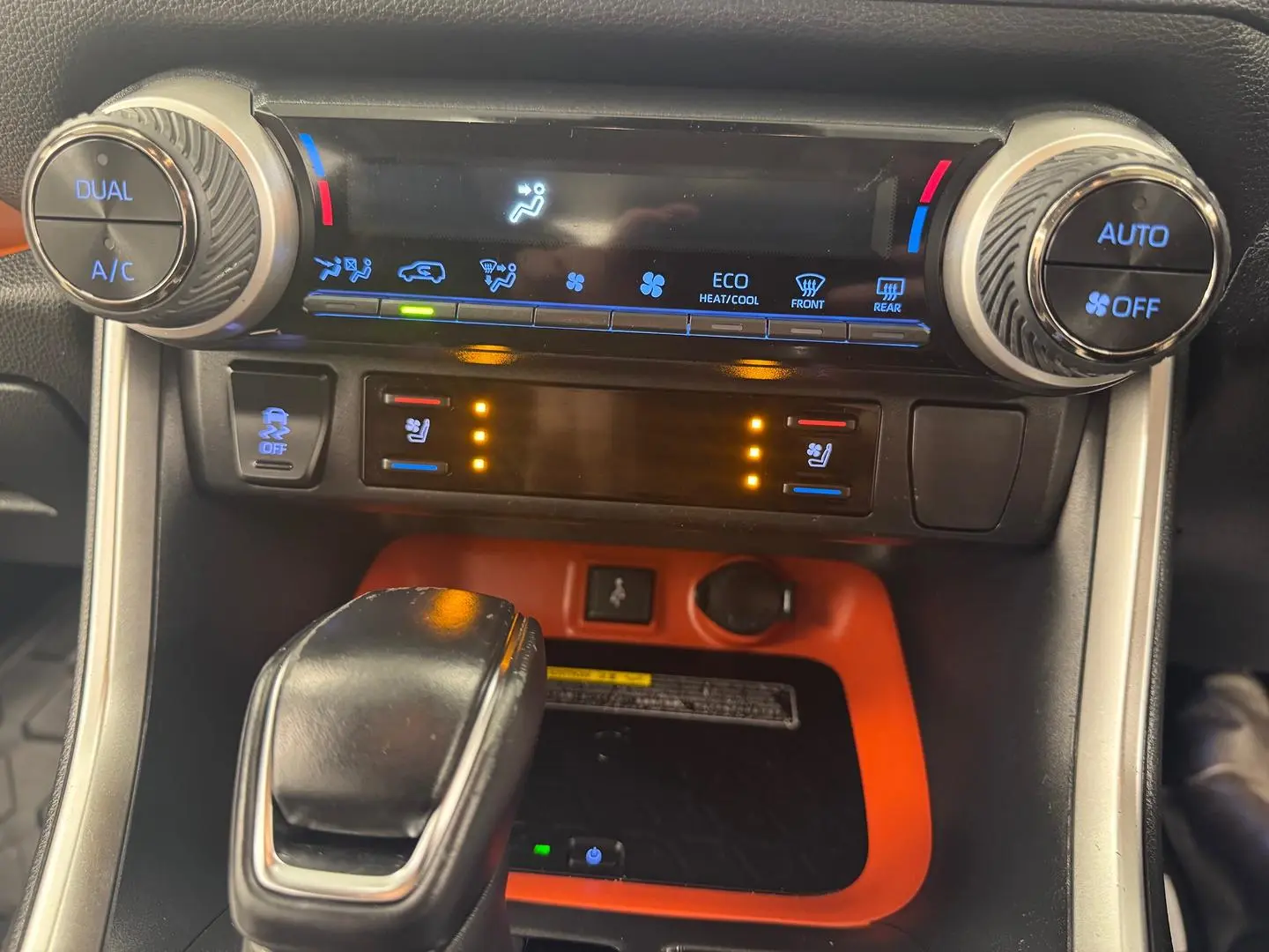 2020 Toyota RAV4 Gallery Image 22