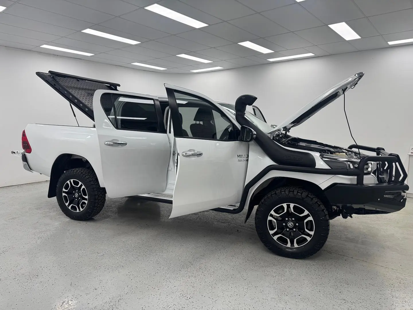 2023 Toyota Hilux Gallery Image 8