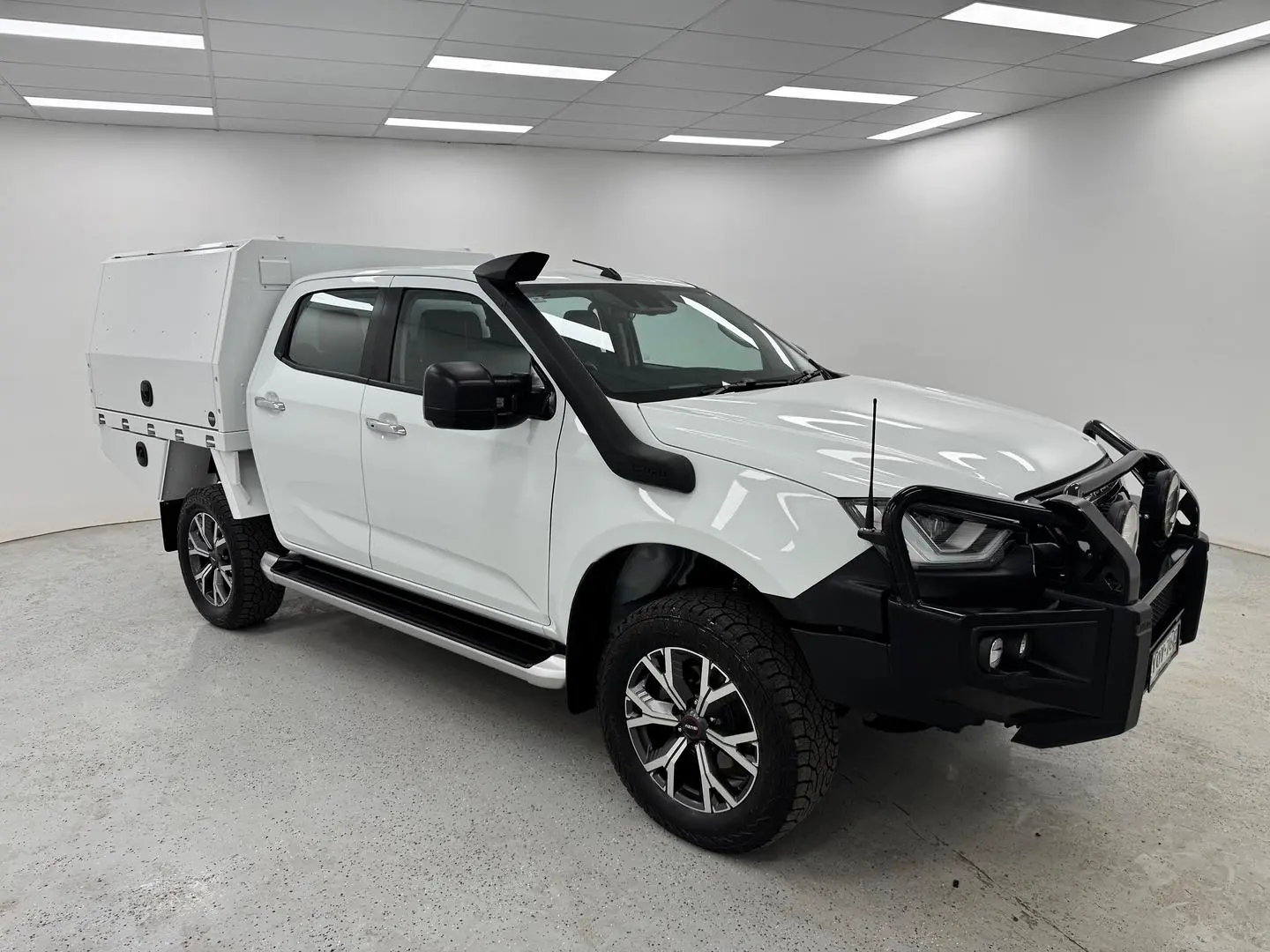 2024 Isuzu D-MAX Gallery Image 2