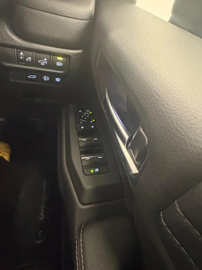 2025 Toyota Landcruiser Prado Gallery Image 33