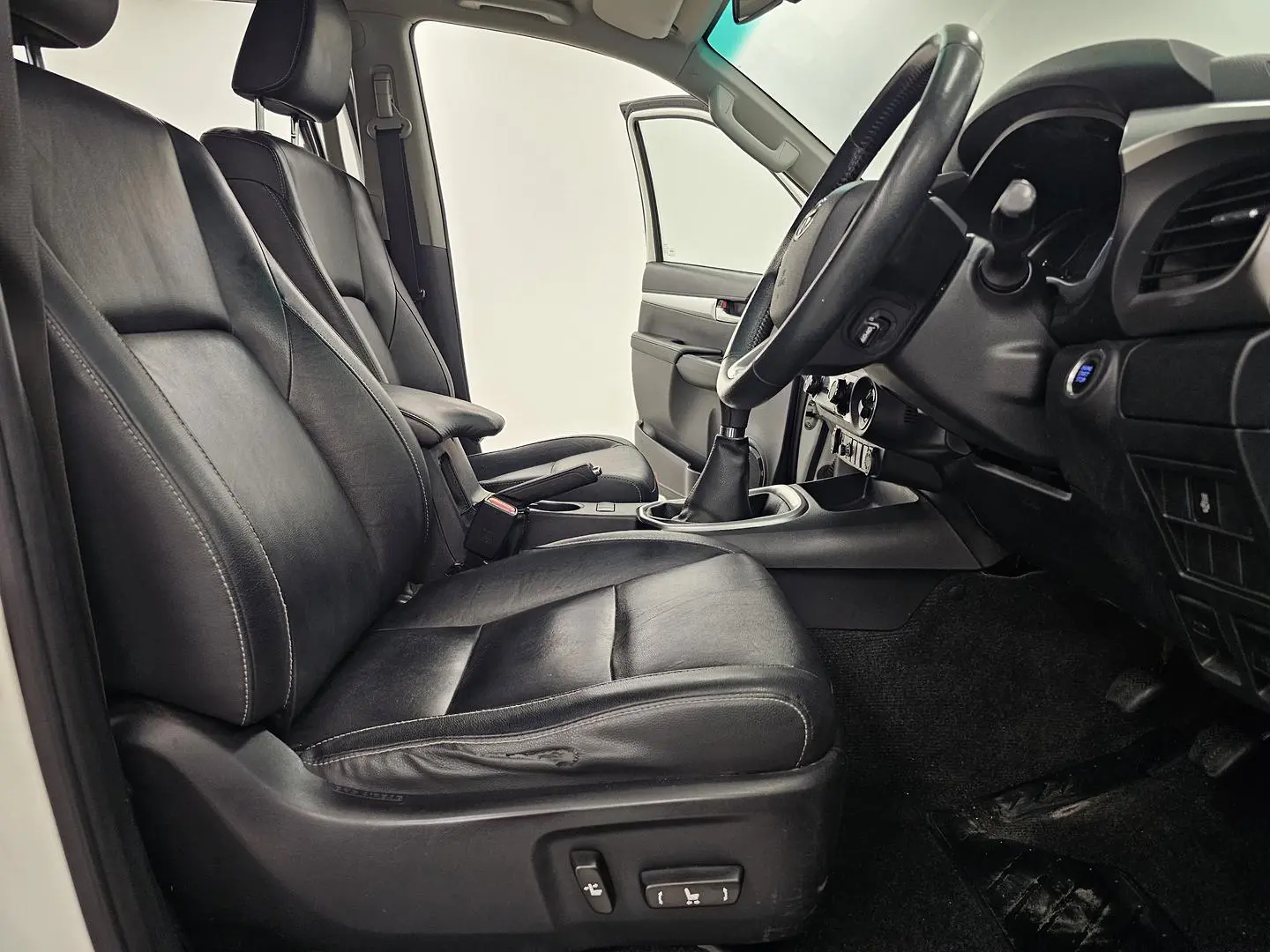 2017 Toyota Hilux Gallery Image 23