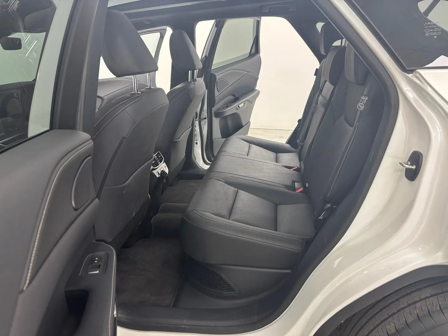 2025 Lexus RX Gallery Image 18