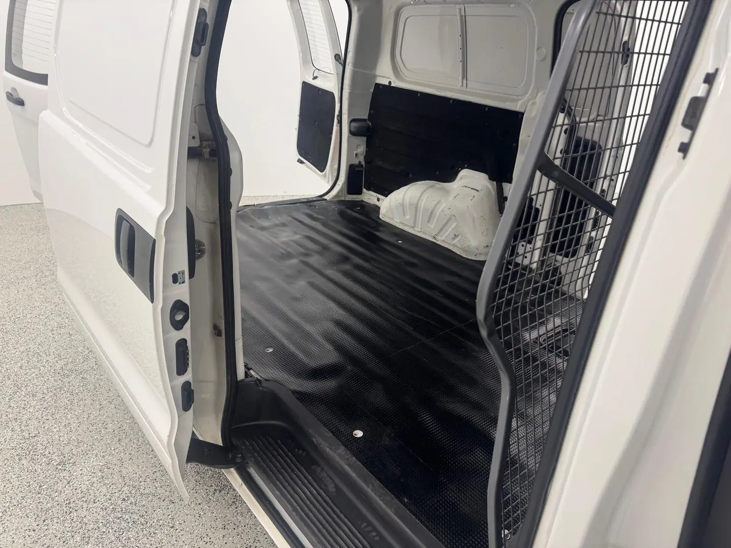 2020 Hyundai iLoad Gallery Image 26