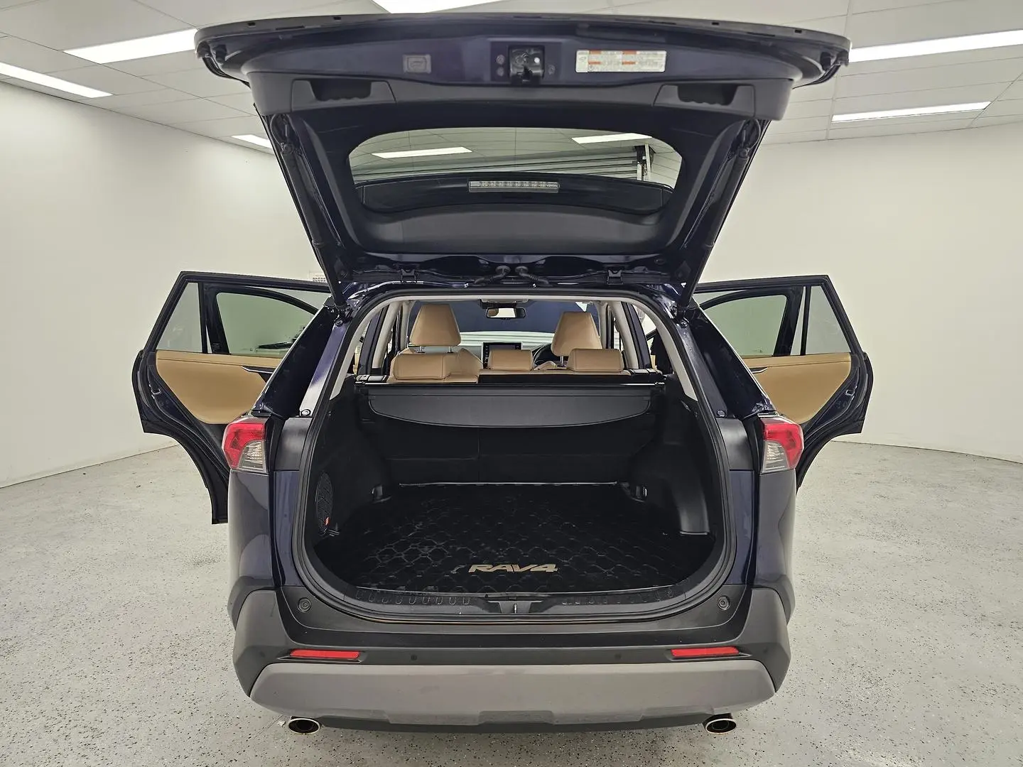 2021 Toyota RAV4 Gallery Image 17