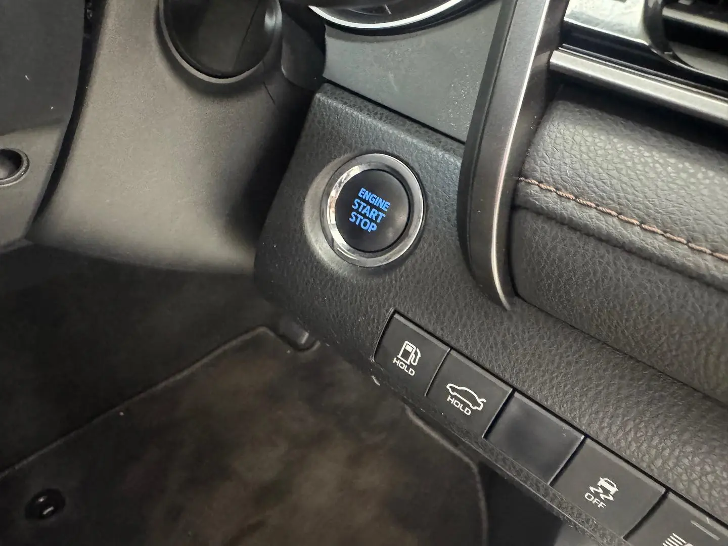 2019 Toyota Camry Gallery Image 17