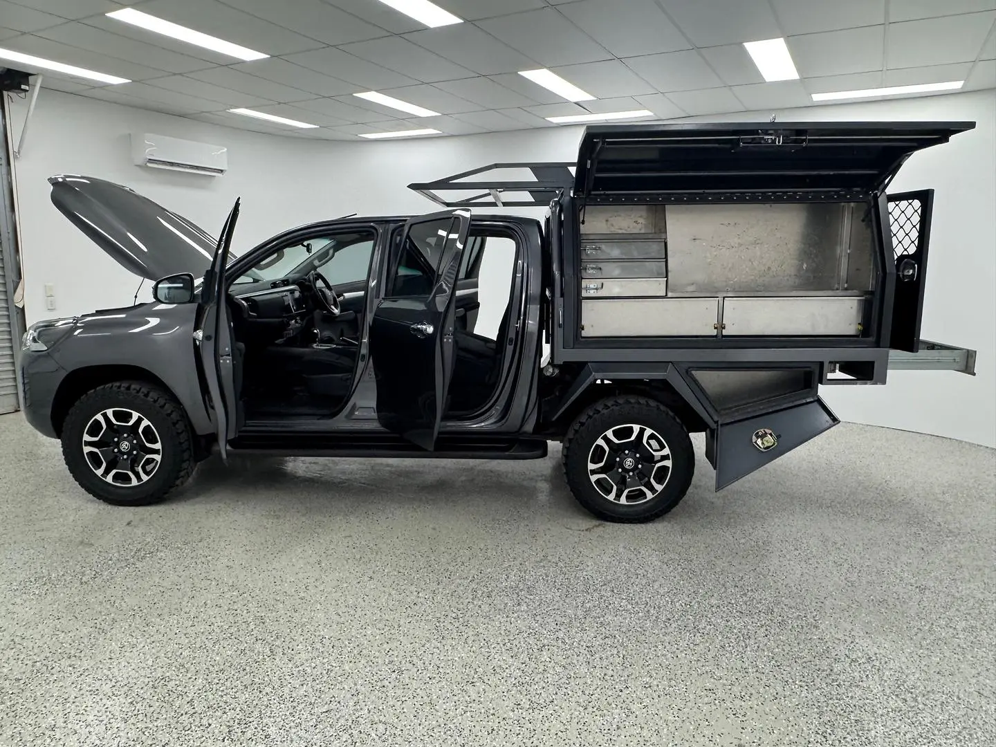 2020 Toyota Hilux Gallery Image 12