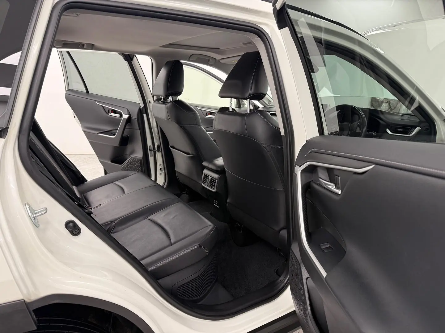 2020 Toyota RAV4 Gallery Image 12