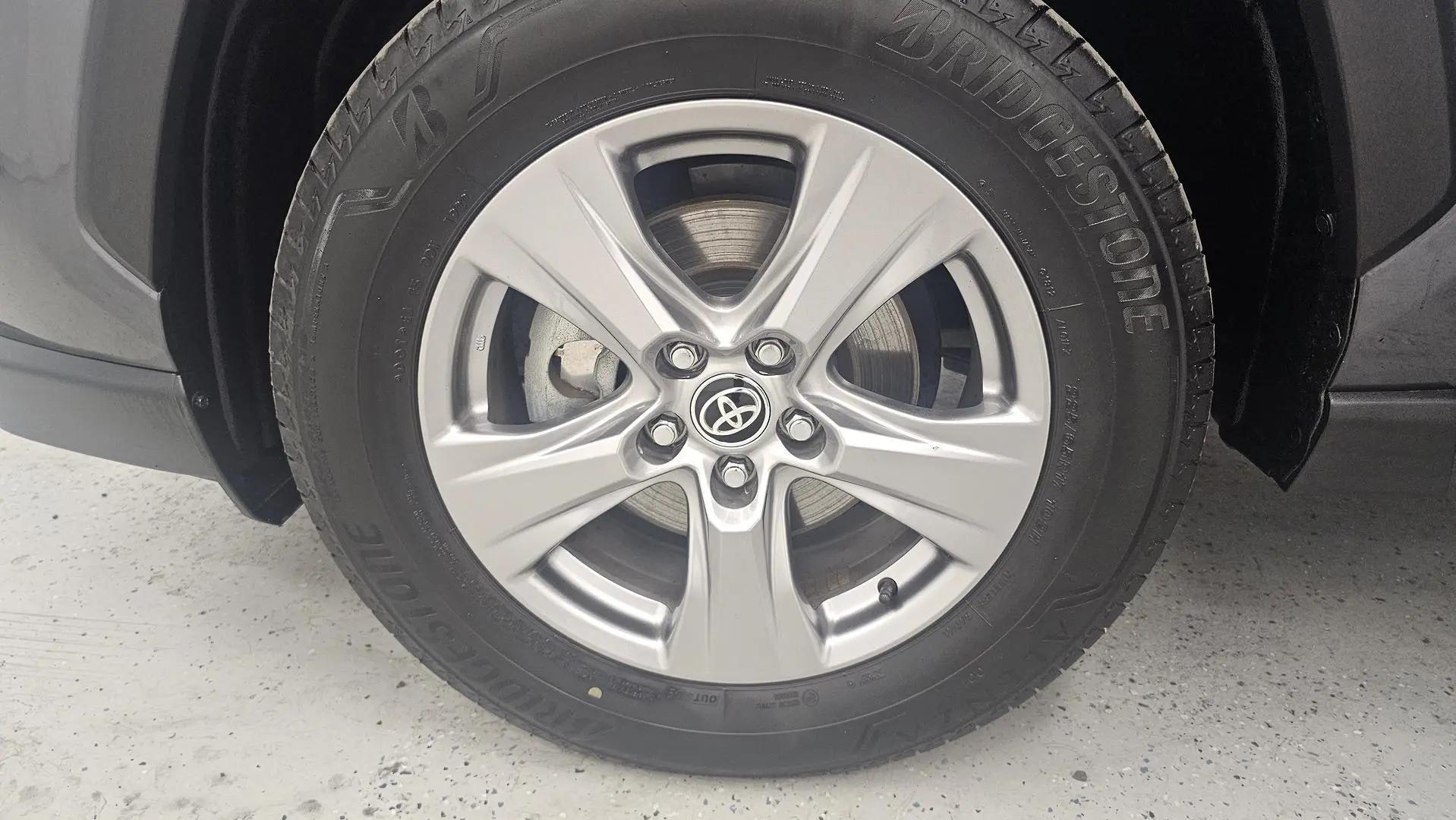 2022 Toyota RAV4 Gallery Image 9