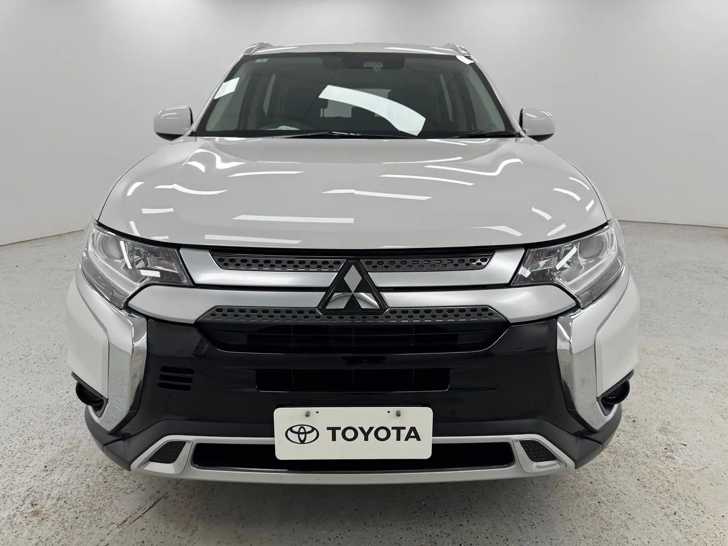 2020 Mitsubishi Outlander Gallery Image 35
