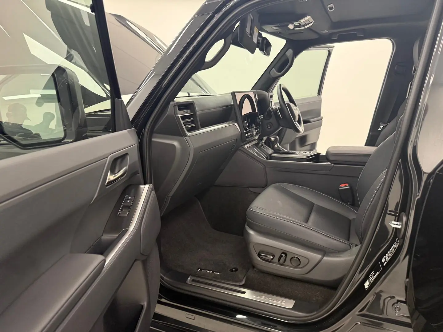 2025 Lexus GX Gallery Image 10