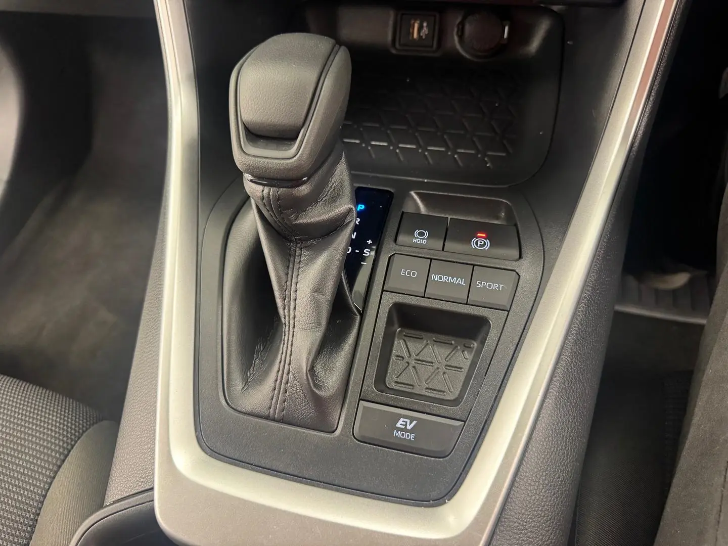 2024 Toyota RAV4 Gallery Image 25