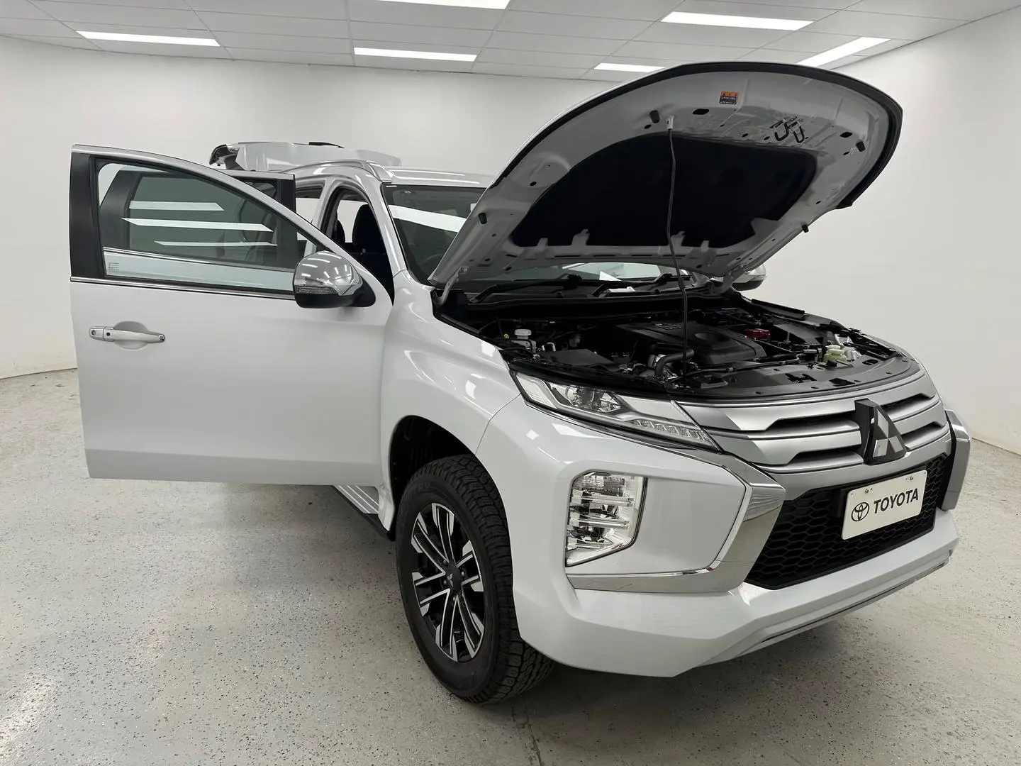 2023 Mitsubishi Pajero Sport Gallery Image 22