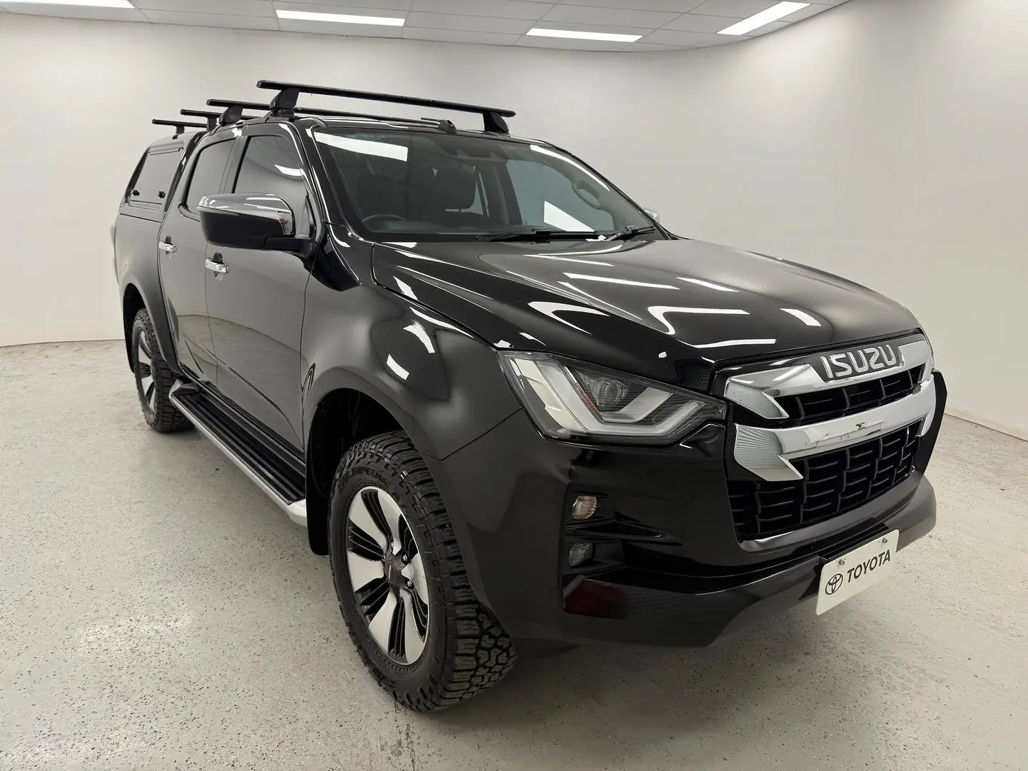 2022 Isuzu D-MAX Gallery Image 1