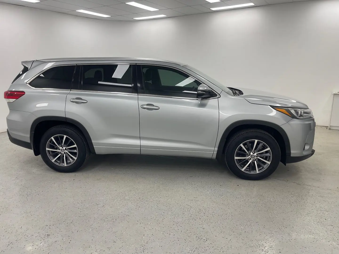 2019 Toyota Kluger Gallery Image 2