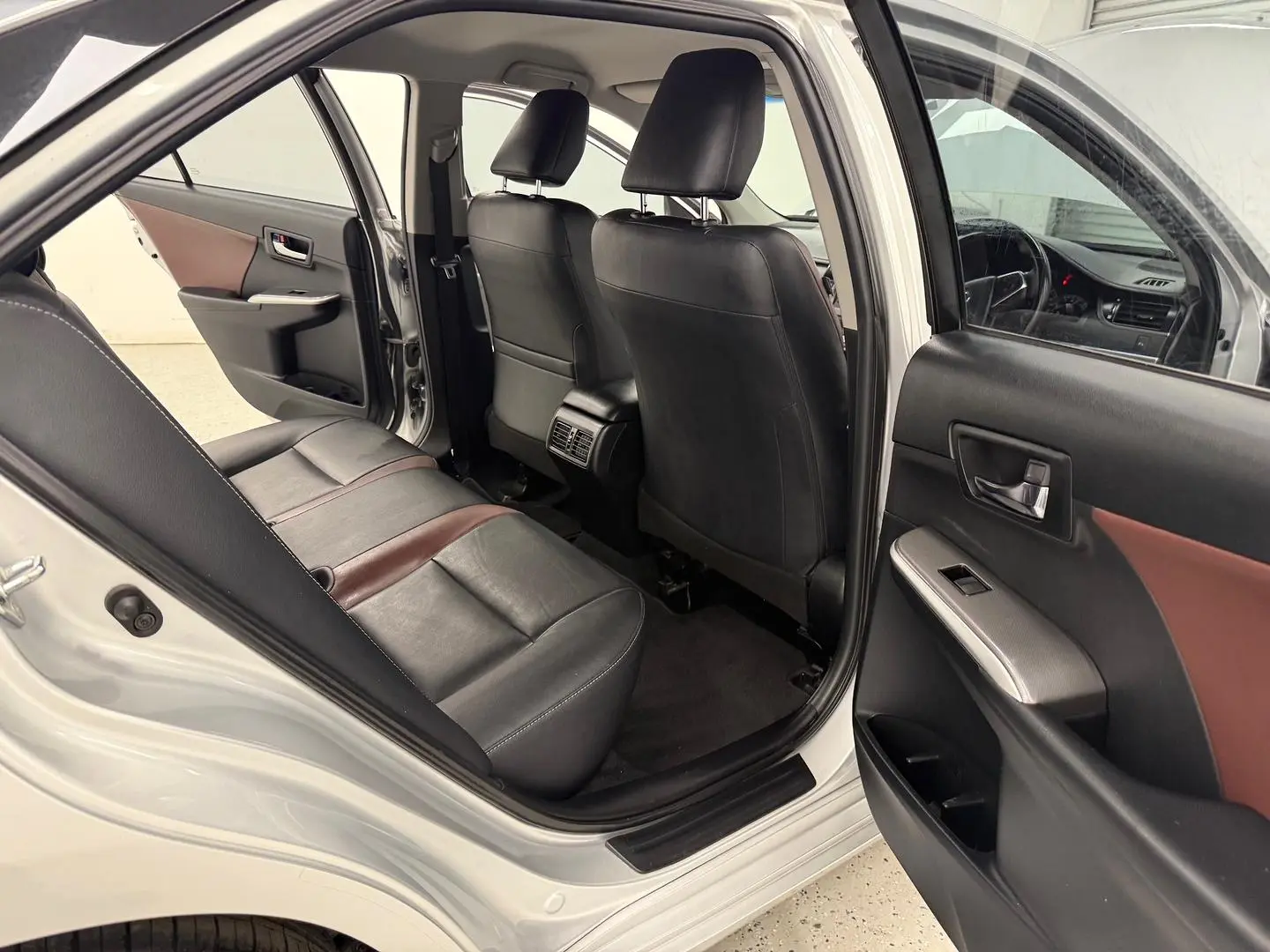 2015 Toyota Camry Gallery Image 19