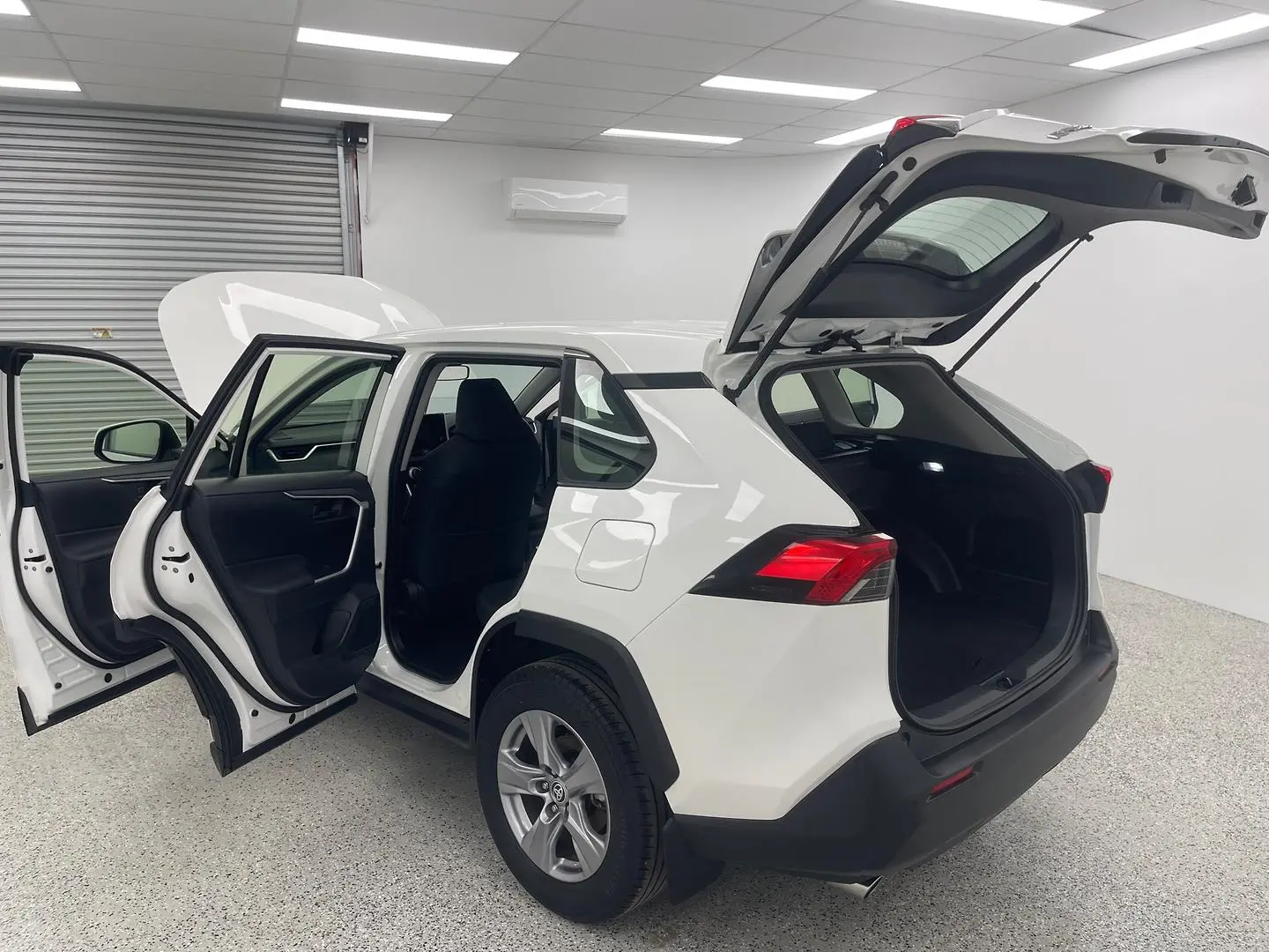 2024 Toyota RAV4 Gallery Image 10