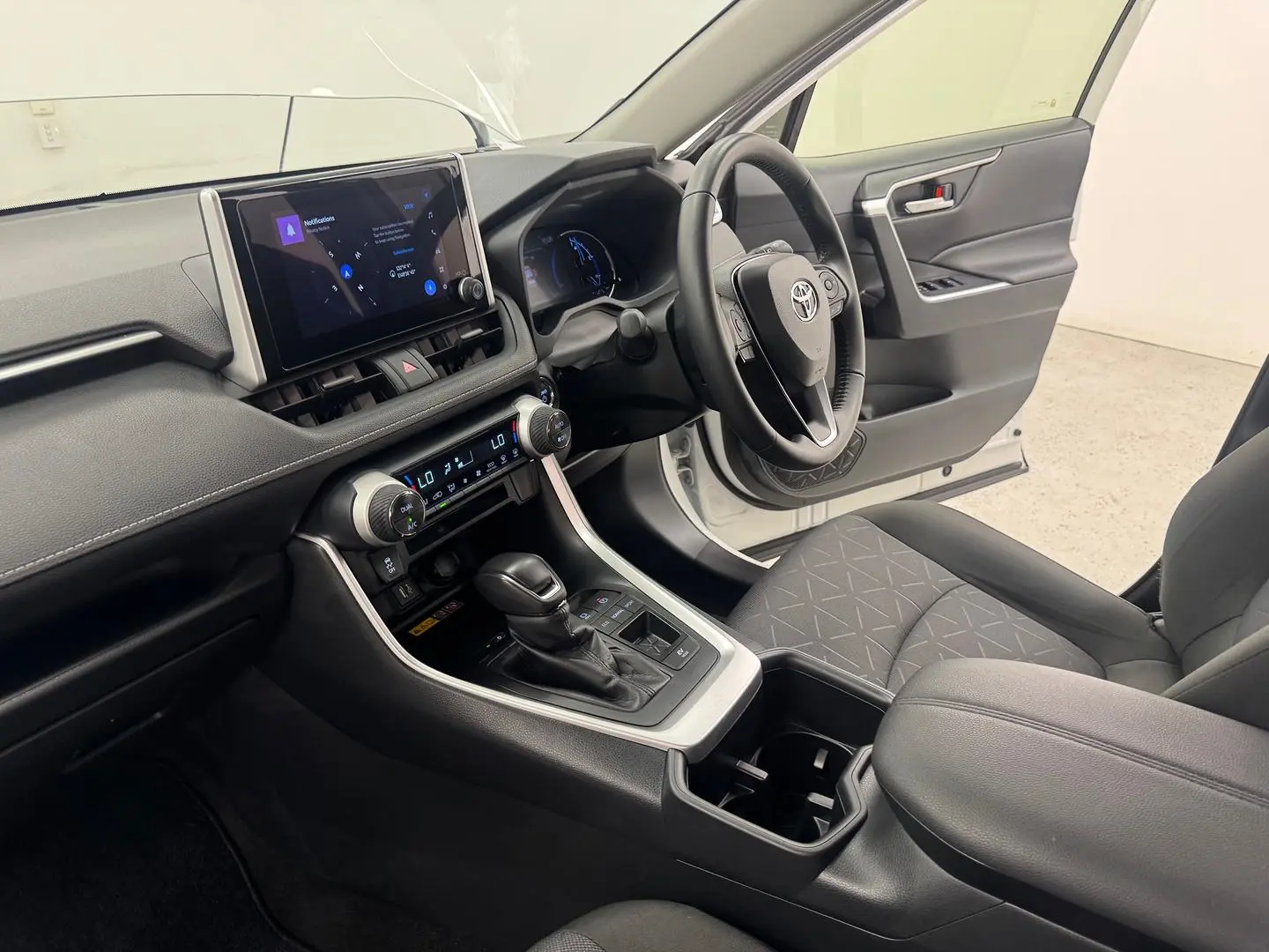 2024 Toyota RAV4 Gallery Image 31