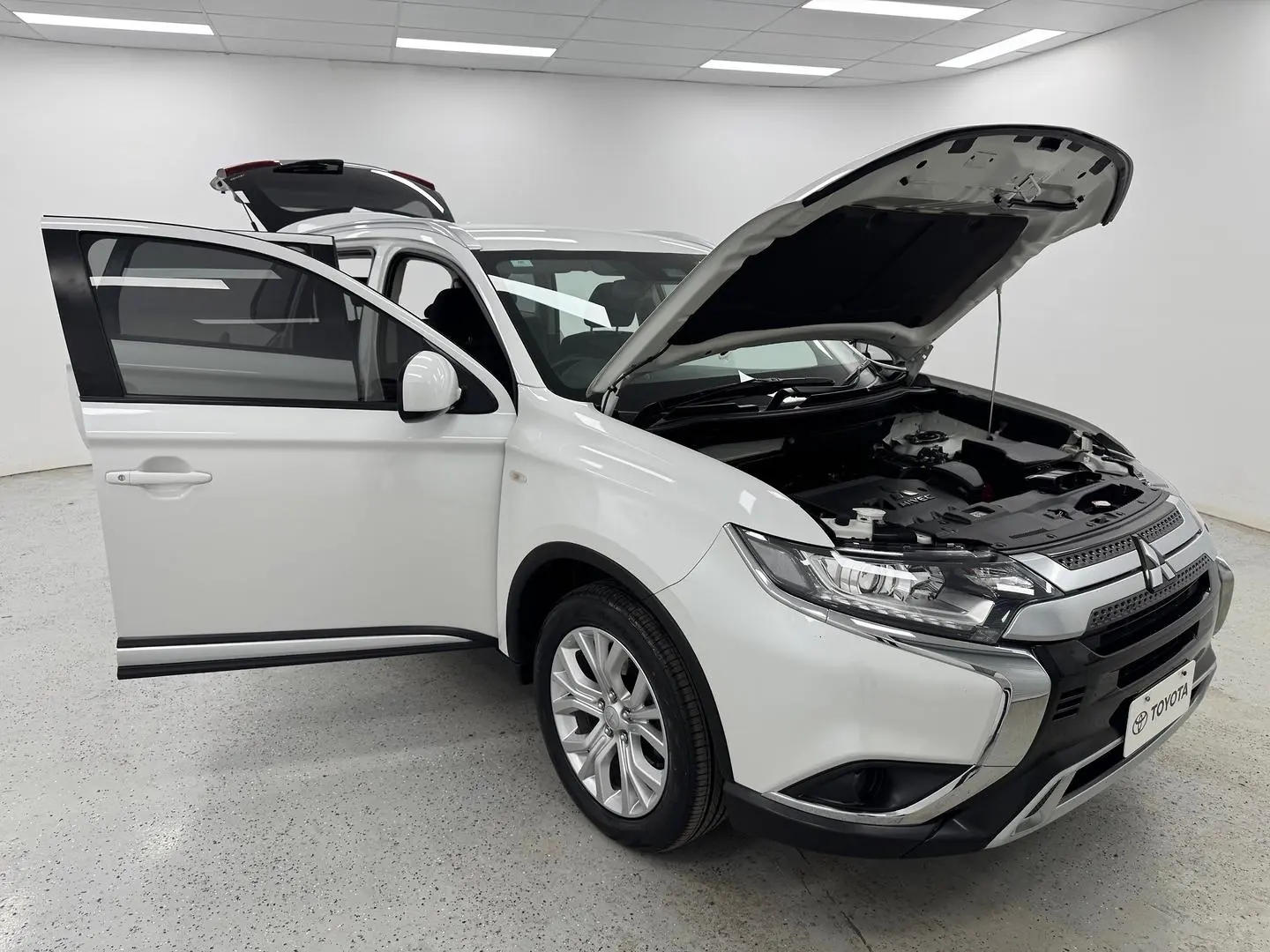 2020 Mitsubishi Outlander Gallery Image 7