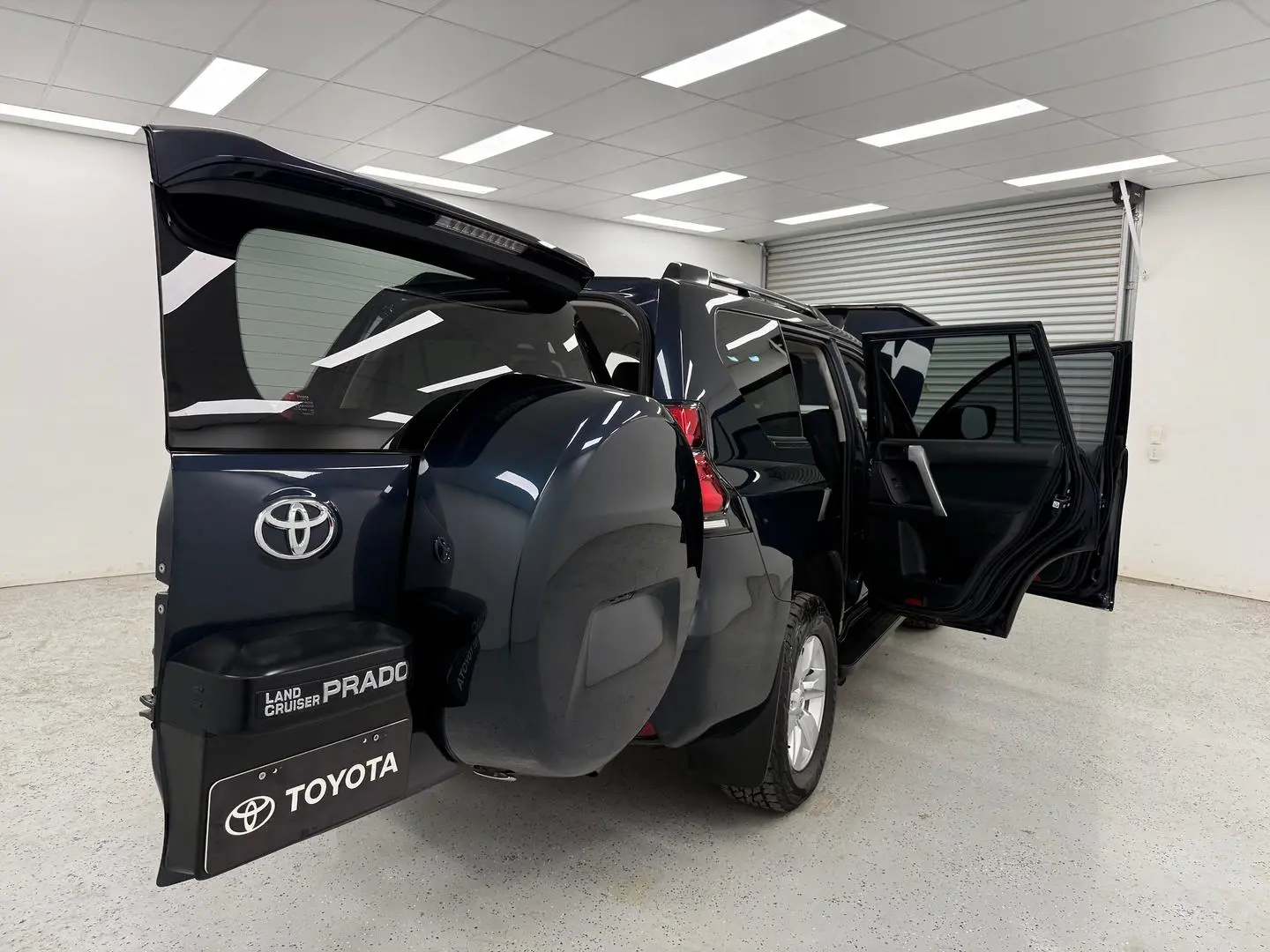 2022 Toyota Landcruiser Prado Gallery Image 15
